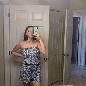 Cute patterned romper!